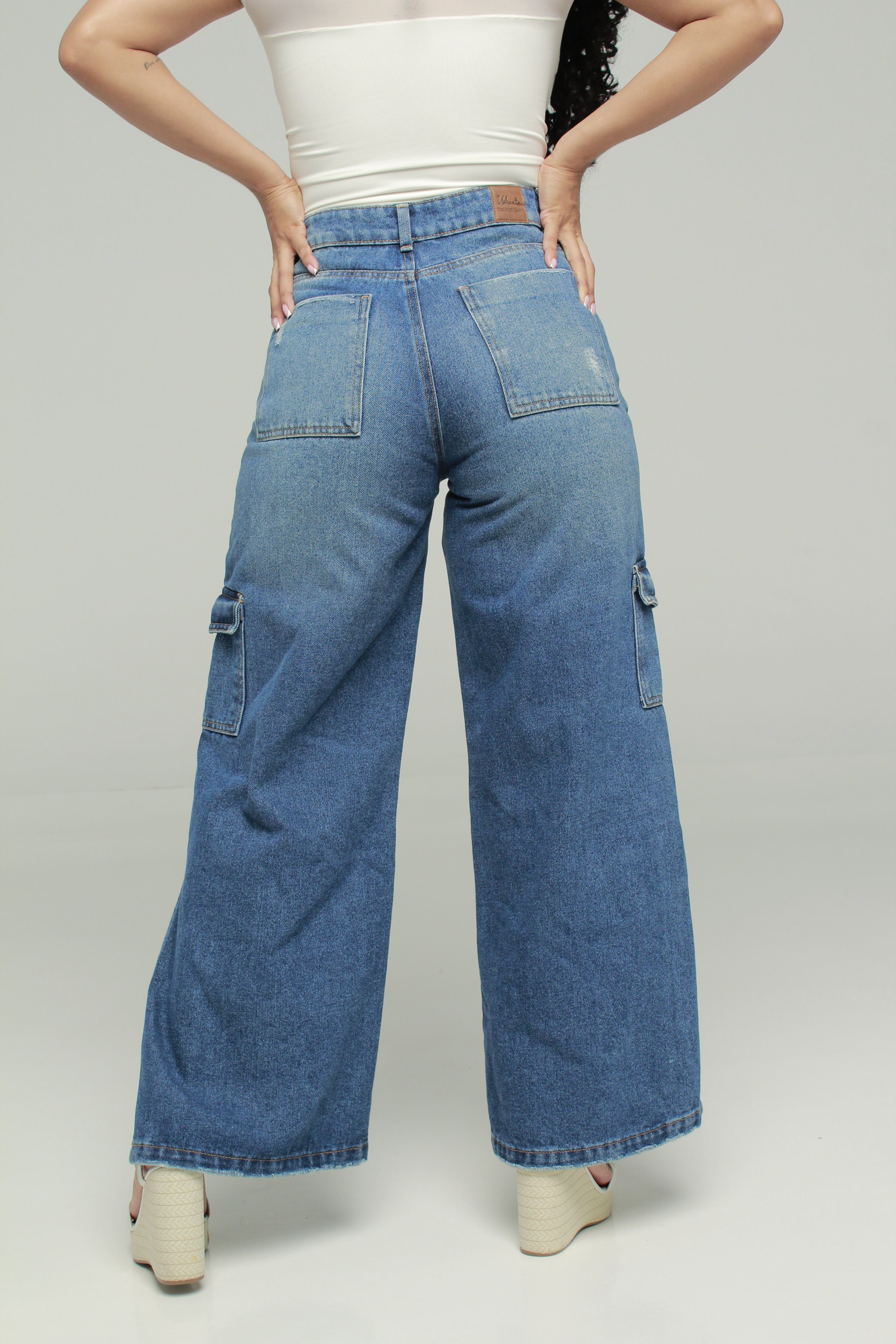 JEAN RIGIDO CARGO WIDE LEG TIRO ALTO